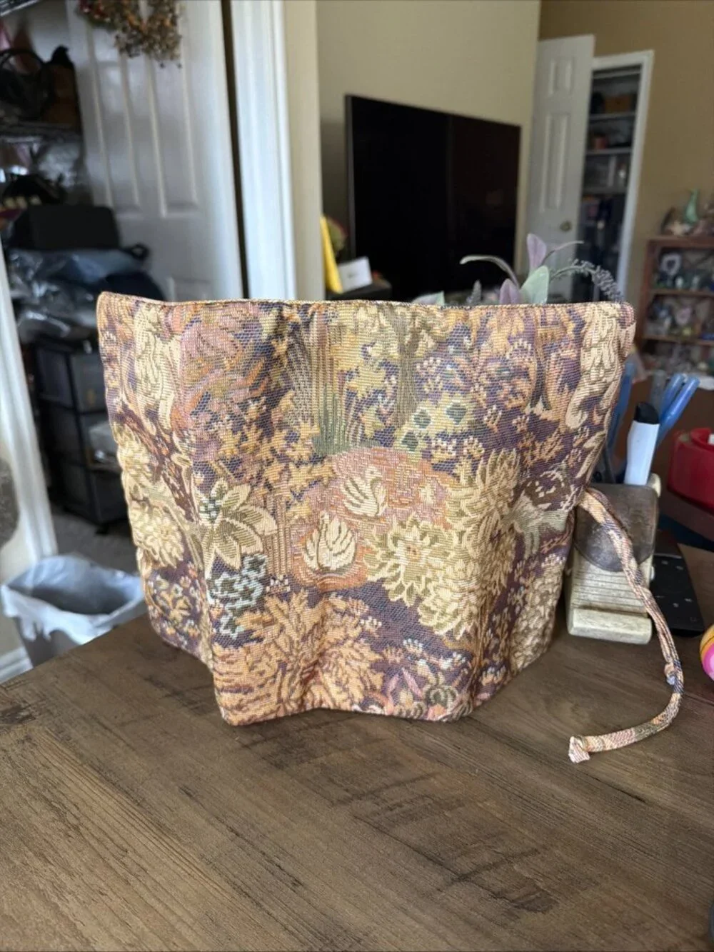American Tourister by Franzus Jewelry Roll Organizer - Tapestry Pattern - EUC